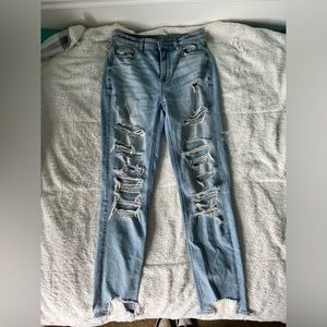 Women’s American Eagle Light Wash Size 4 Ripped Jeans